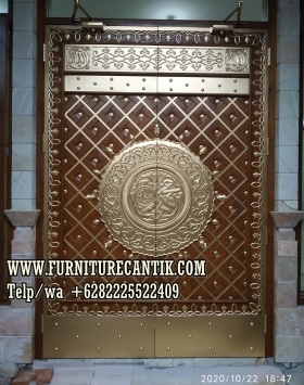 Pintu Utama Masjid Kayu Jati