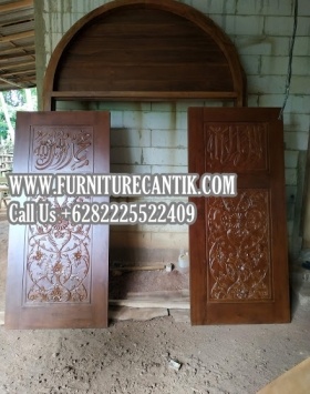 Pintu Utama Masjid Jati Mewah
