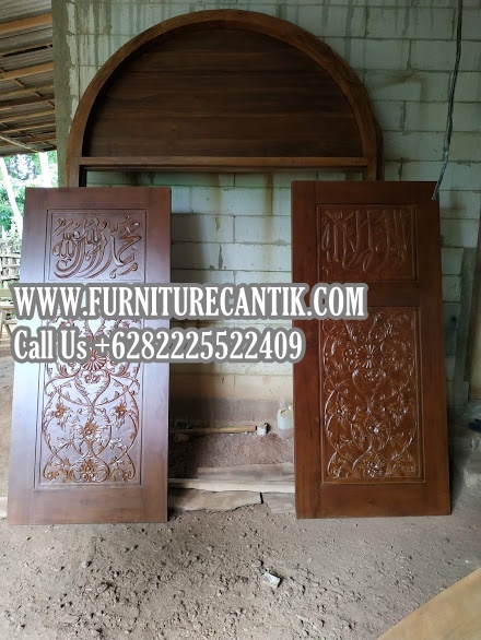 Pintu Utama Masjid Jati Mewah