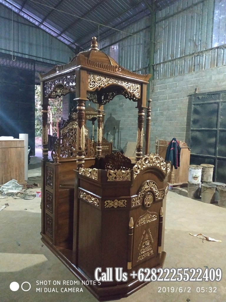 Mimbar Jati Motif Kaligrafi