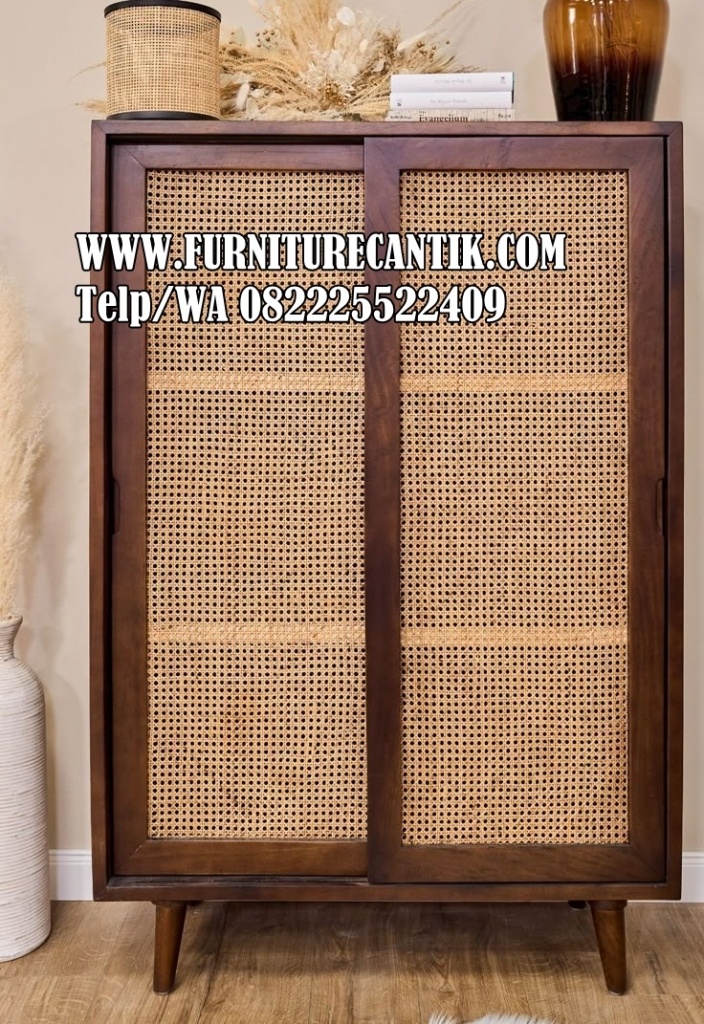 Lemari Pakaian Minimalis Mewah Pintu Rotan